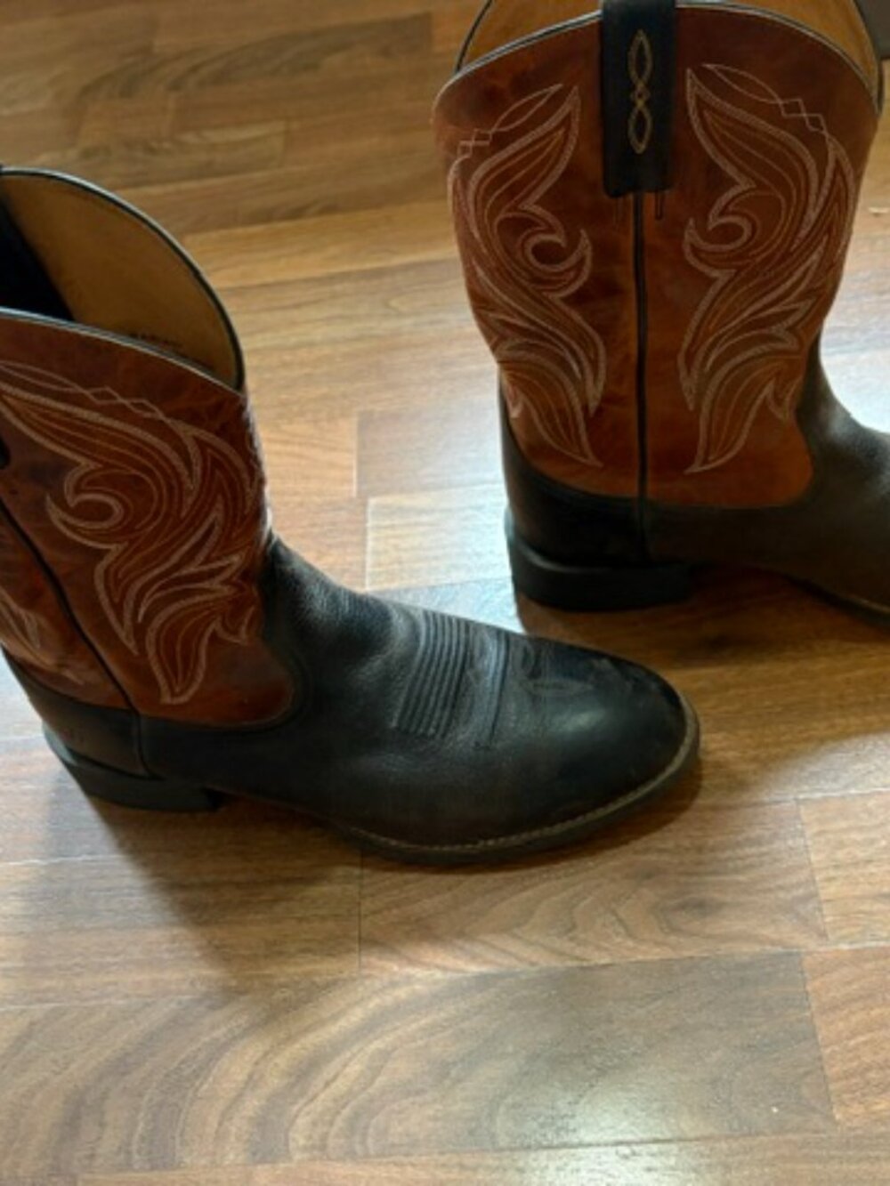 Ariat boots size men’s US 11, Leather Western Cowboy Boots model 10018729 - Picture 2 of 6